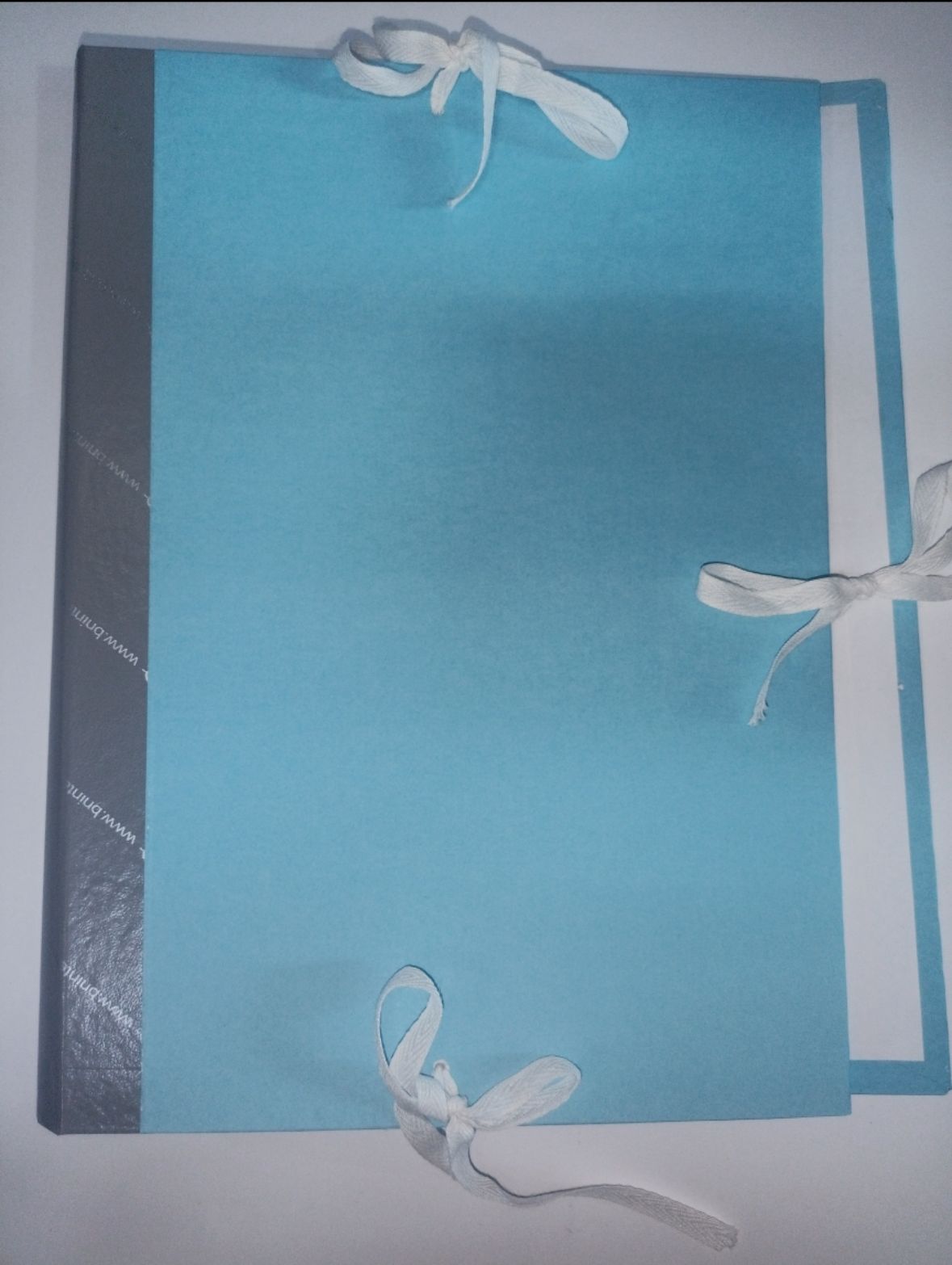 File with 3 ruban straps